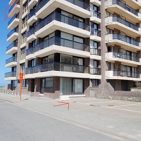 Modern Near Shore, Cleaning Included * 니우포르트