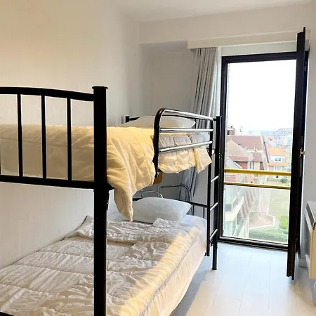 Modern Near Shore, Cleaning Included 니우포르트
