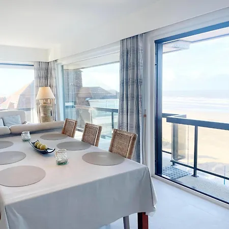 Modern Near Shore, Cleaning Included * 니우포르트